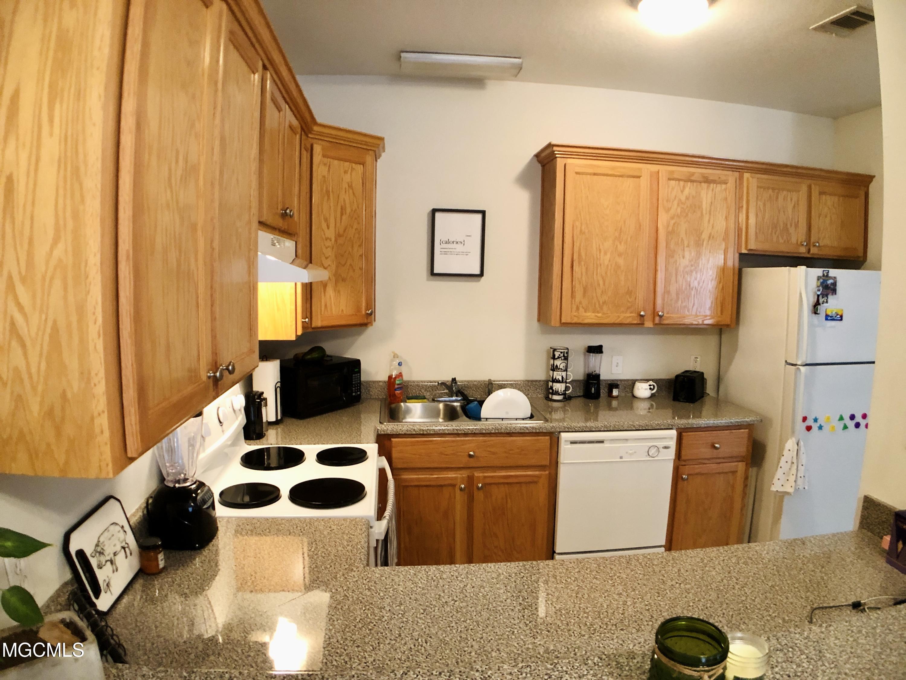 15812 Adam Road, Unit 312 Biloxi, MS 39532 - Photo 4 of 21 7D13A37F-CB23-4538-B8E3-5D685E376079