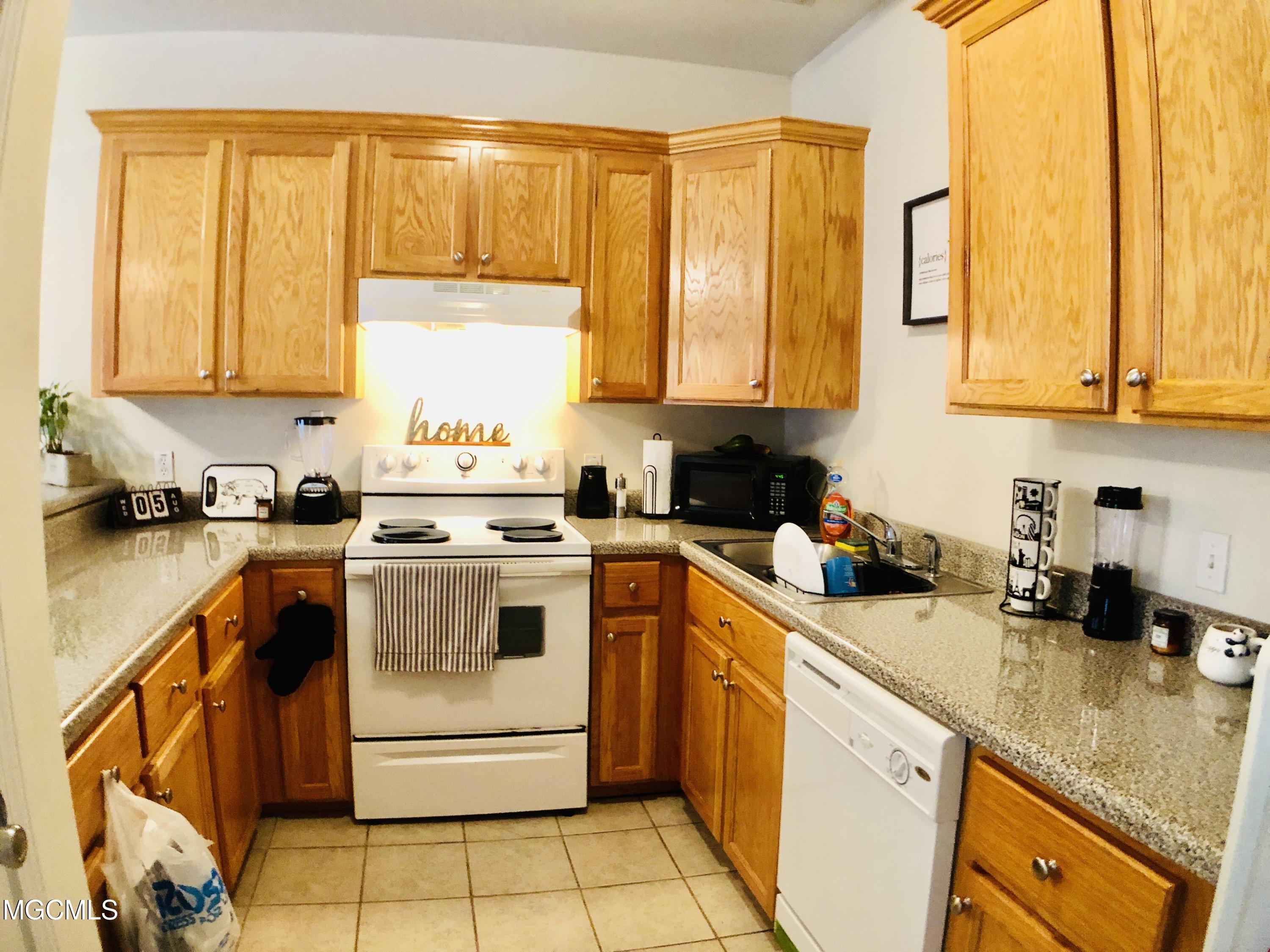 15812 Adam Road, Unit 312 Biloxi, MS 39532 - Photo 5 of 21 864AE593-C9F1-40B4-96E1-7DD25EBDC3D8