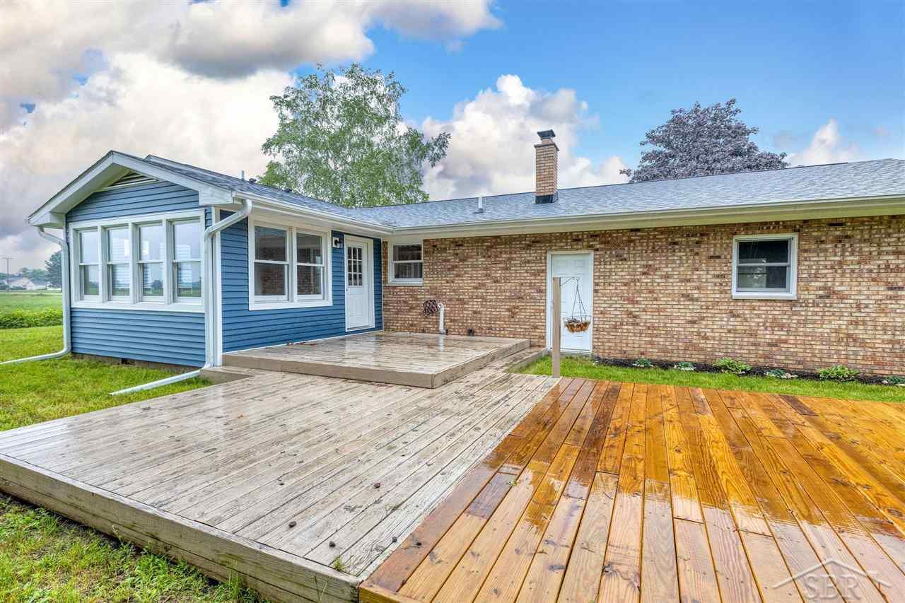1975 North Graham Road Freeland, MI 48623 - Photo 24 of 30 Large Deck