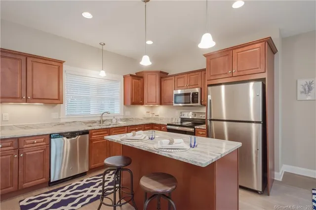 $2,550 | 24 Mill Pond Drive, Unit 17, Granby, CT 06035