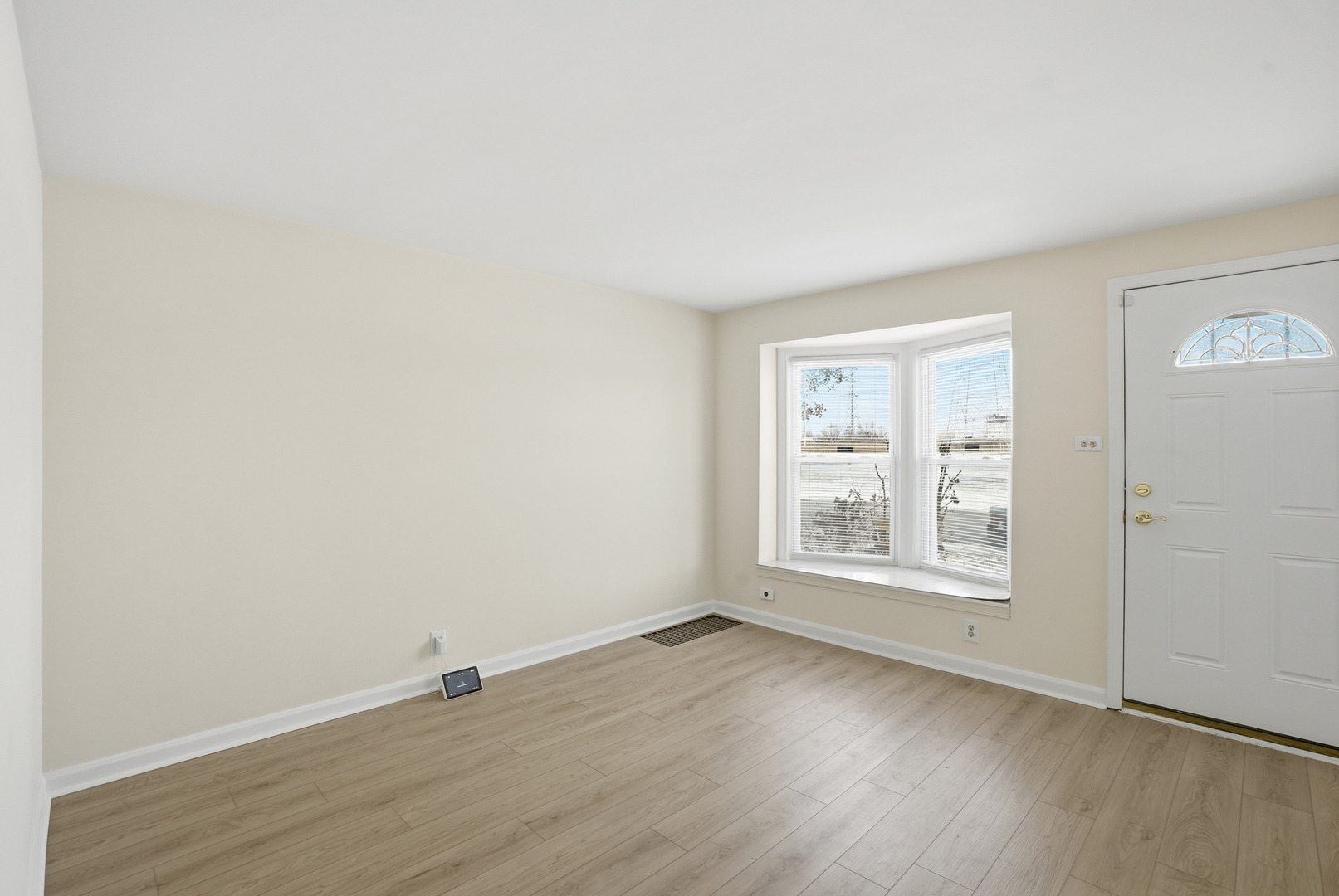 11056 South State Line Road Chicago, IL 60617 - Photo 3 of 20