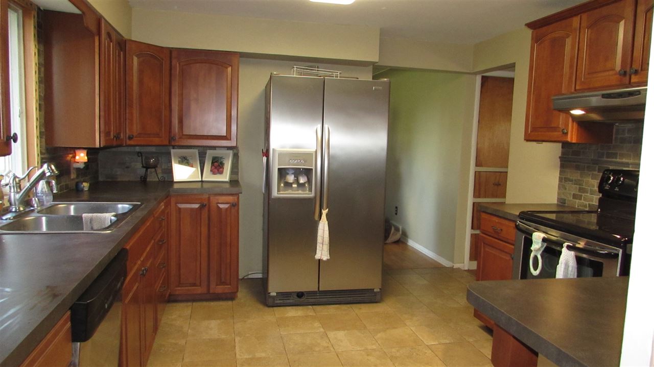 9366 East Coldwater Road Davison, MI 48423 - Photo 4 of 34 31379844-3.JPG