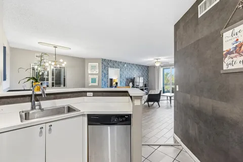 $385,000 | 11750 St Andrews Place, Unit 203, Wellington, FL 33414