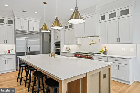 $3,299,000 | 352 Ayr Hill Avenue Northeast, Vienna, VA 22180