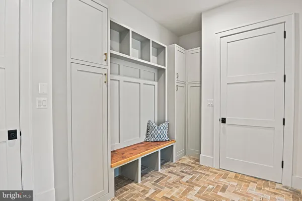 $3,299,000 | 352 Ayr Hill Avenue Northeast, Vienna, VA 22180