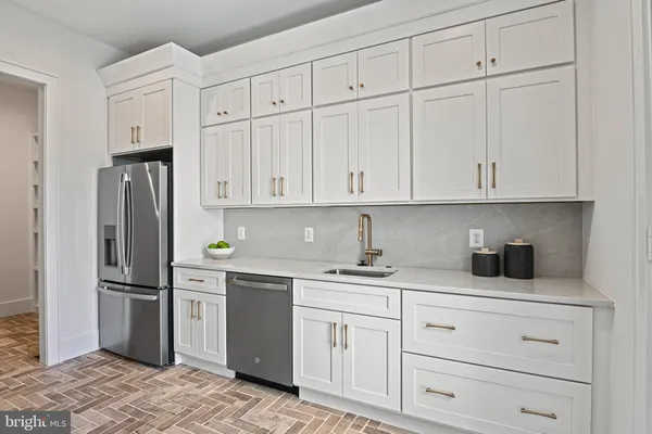 $3,299,000 | 352 Ayr Hill Avenue Northeast, Vienna, VA 22180