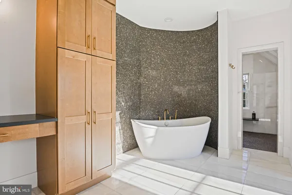 $3,299,000 | 352 Ayr Hill Avenue Northeast, Vienna, VA 22180