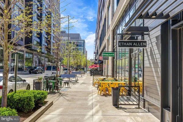 $3,299,000 | 352 Ayr Hill Avenue Northeast, Vienna, VA 22180