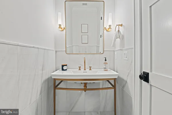 $3,299,000 | 352 Ayr Hill Avenue Northeast, Vienna, VA 22180