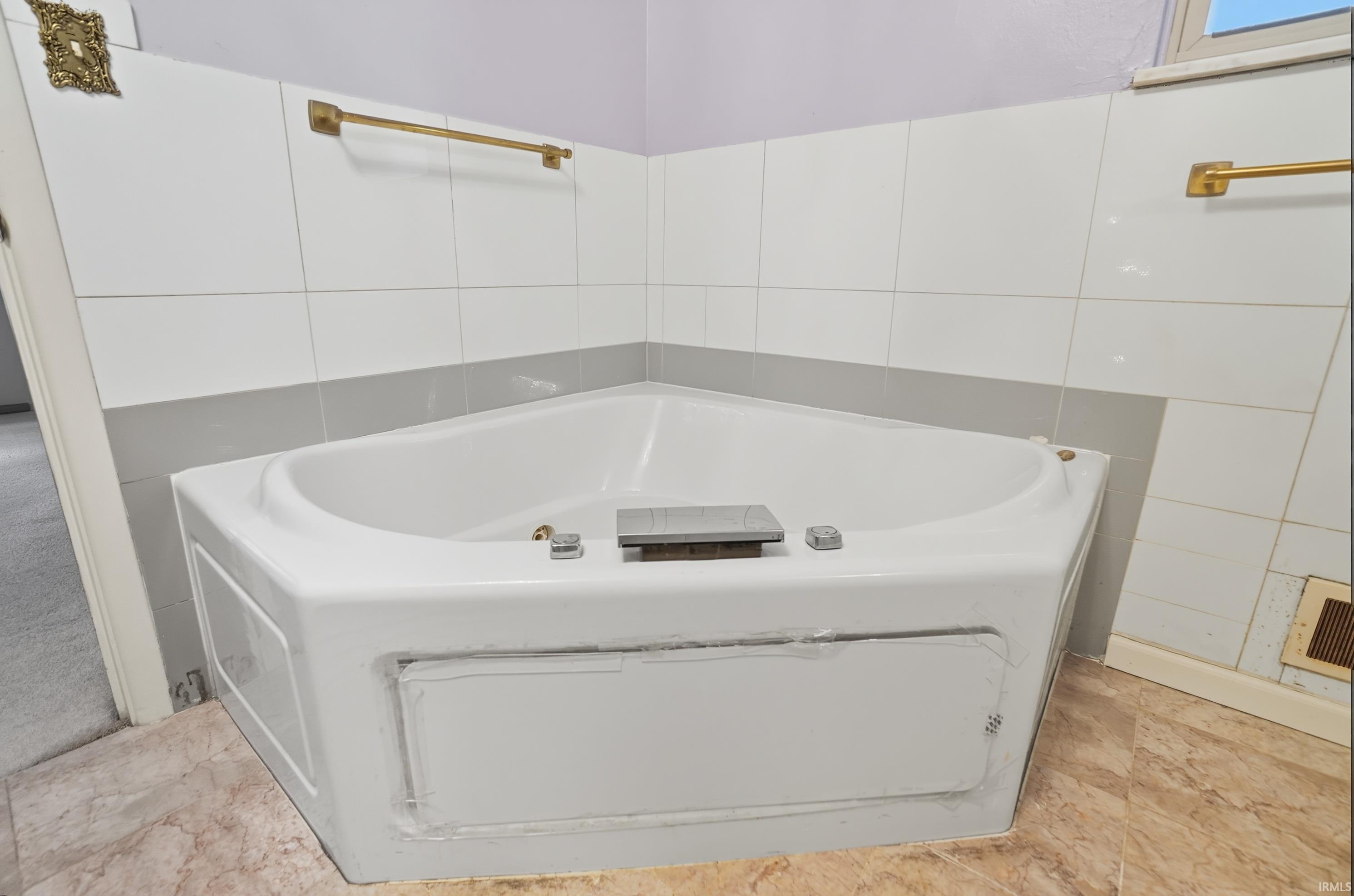 2441 Randall Road Fort Wayne, IN 46804 - Photo 22 of 36