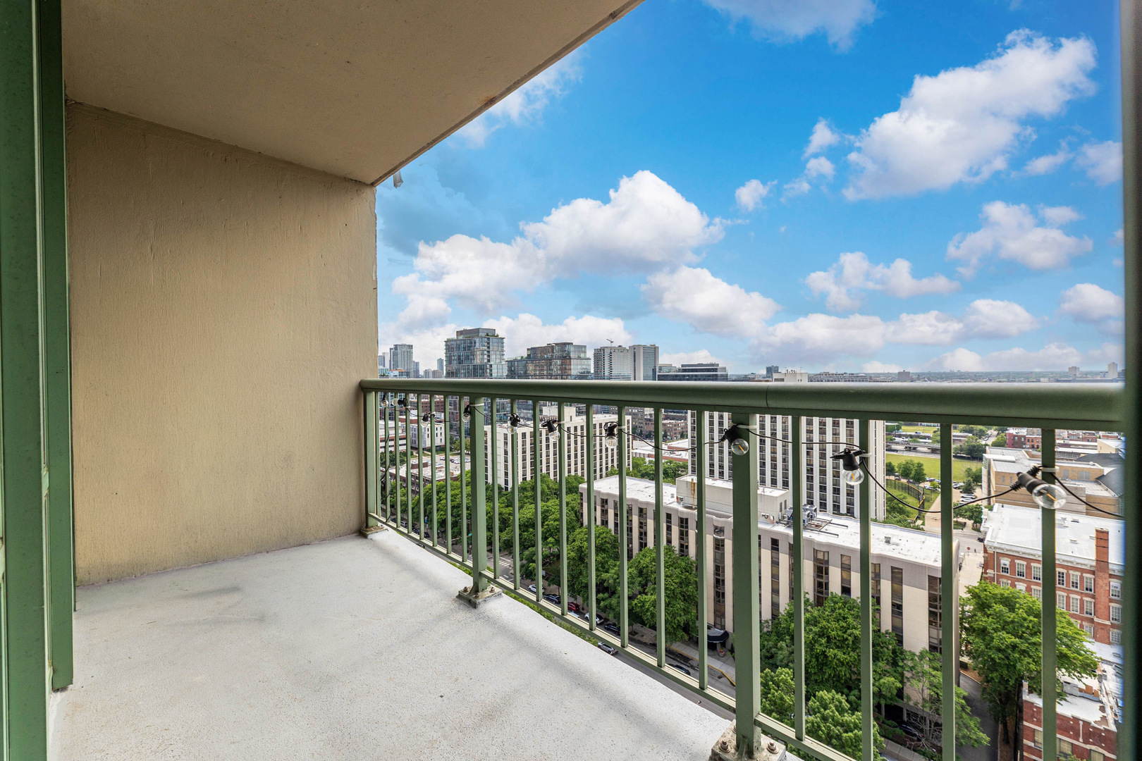 111 West Maple Street, Unit 1611 Chicago, IL 60610 - Photo 5 of 17