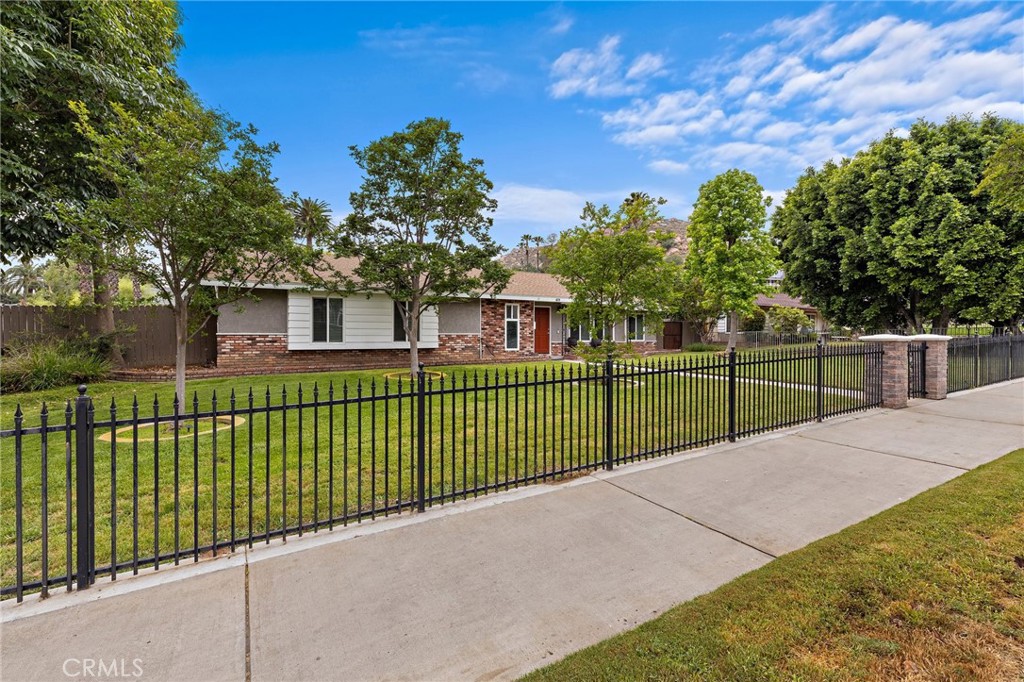 Sprawling ranch with views of Mt. Rubidoux