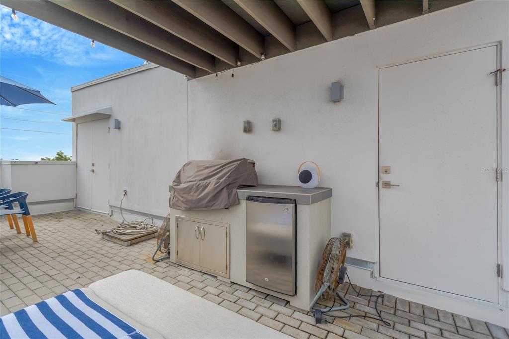 3100 West Paul Avenue, Unit 14 Tampa, FL 33611 - Photo 30 of 36 a living room with furniture