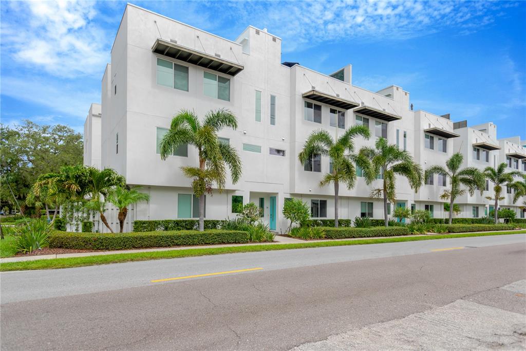 3100 West Paul Avenue, Unit 14 Tampa, FL 33611 - Photo 35 of 36 a front view of multiple houses with yard