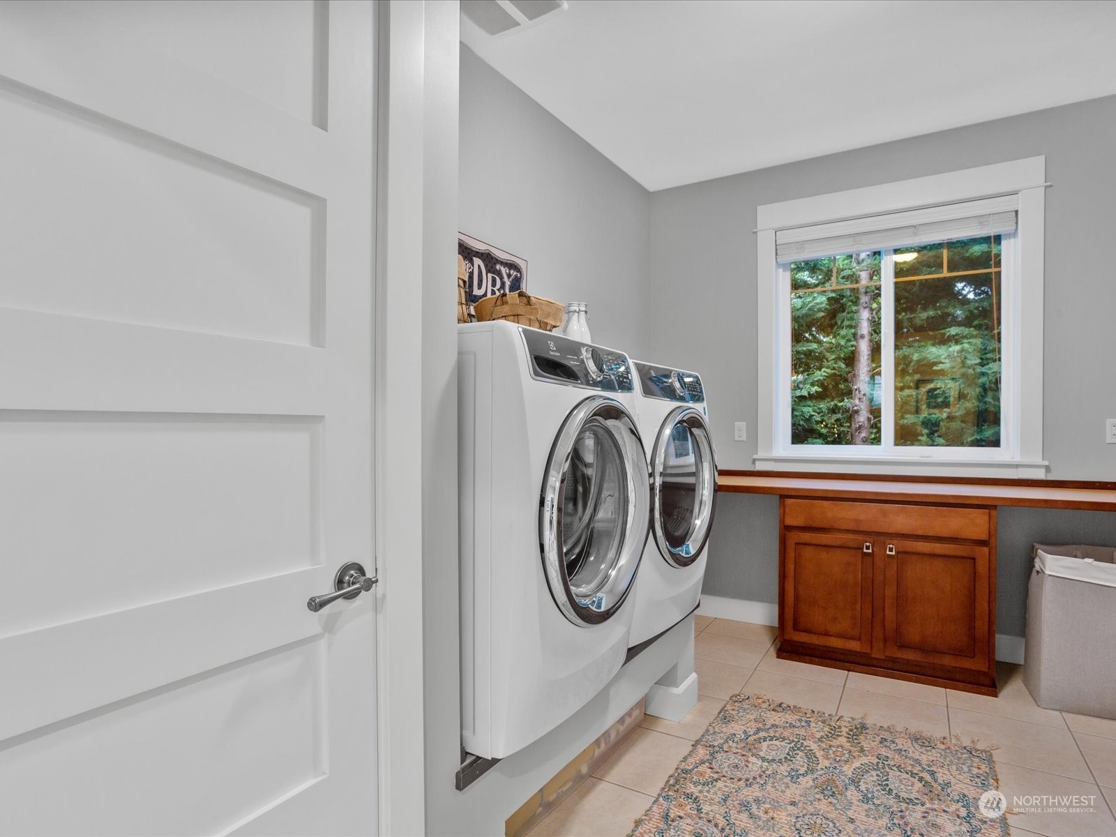 816 13th Street Snohomish, WA 98290 - Photo 30 of 34 a utility room with dryer and washer