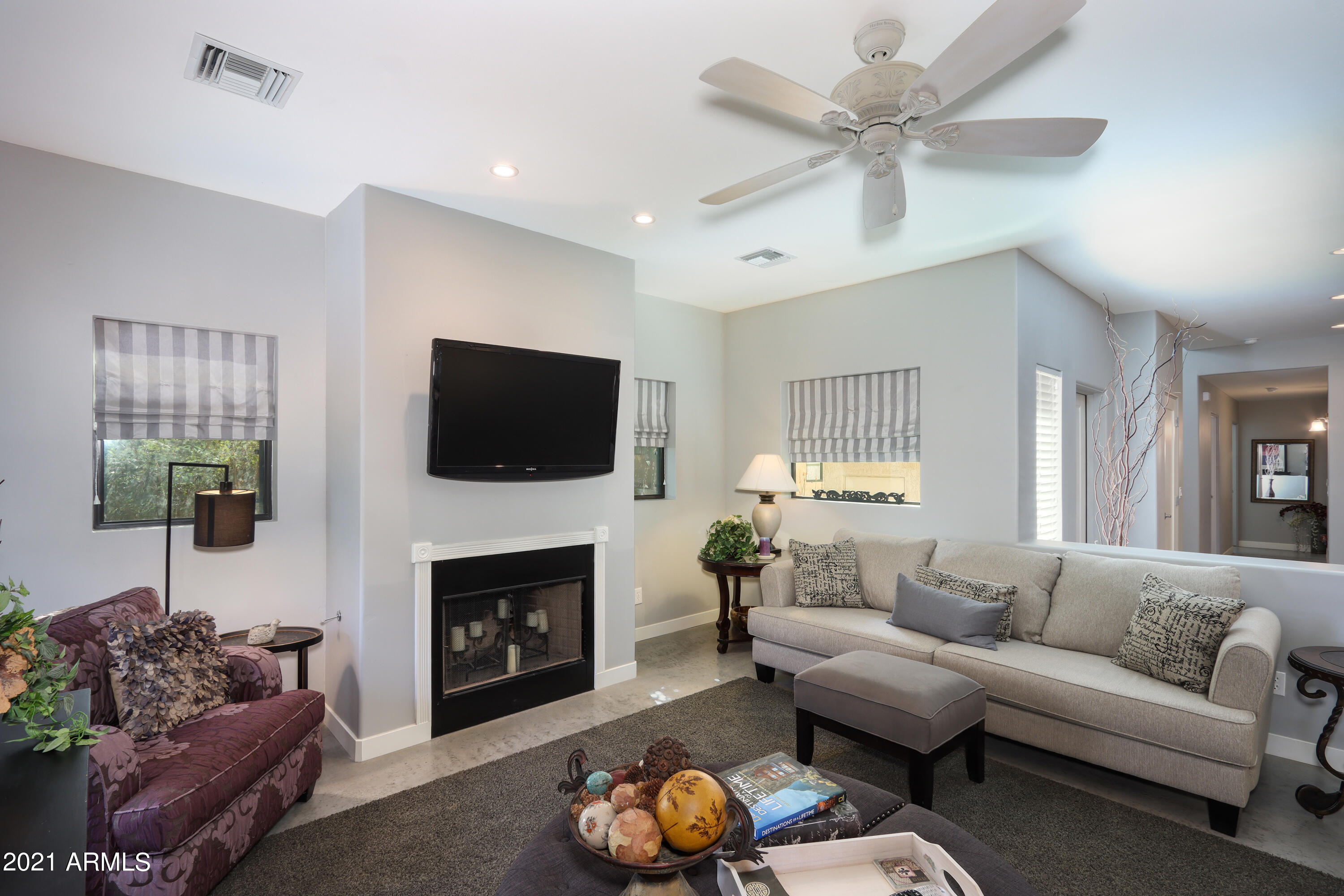 943 East Kortsen Road, Unit 10 Casa Grande, AZ 85122 - Photo 13 of 50 Living room