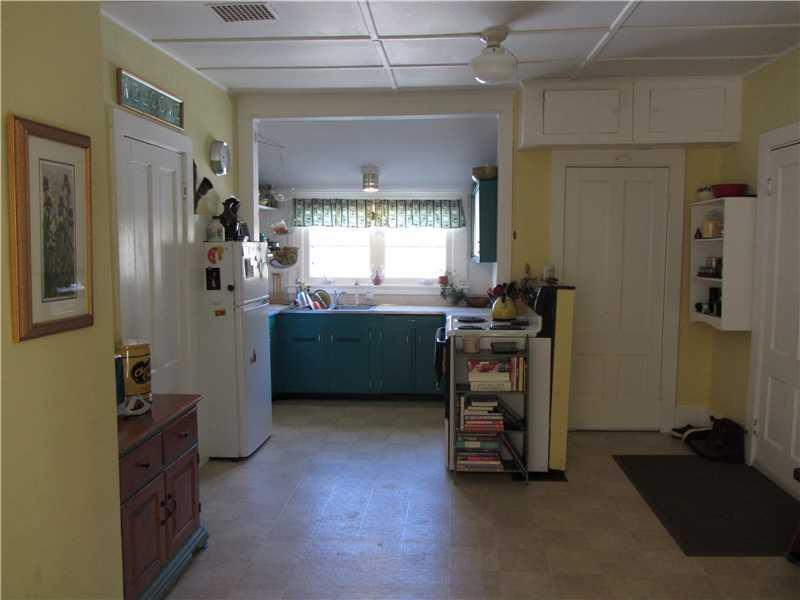 39 Courjon Road Boothbay, ME 04537 - Photo 3 of 20 Kitchen.