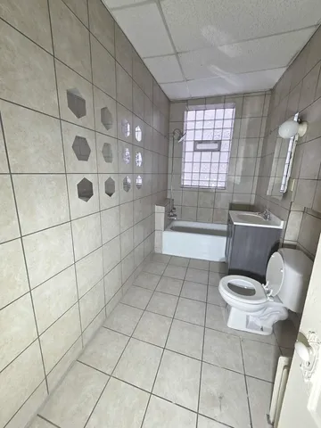 $1,300 | 6529 South Kimbark Avenue, Unit 3R, Chicago, IL 60637