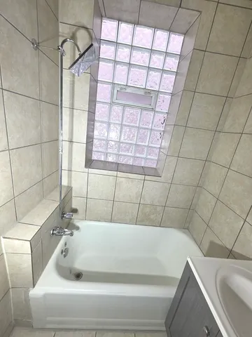 $1,300 | 6529 South Kimbark Avenue, Unit 3R, Chicago, IL 60637