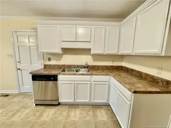 $1,500 | 2109 Hollyridge Place, Fayetteville, NC 28304