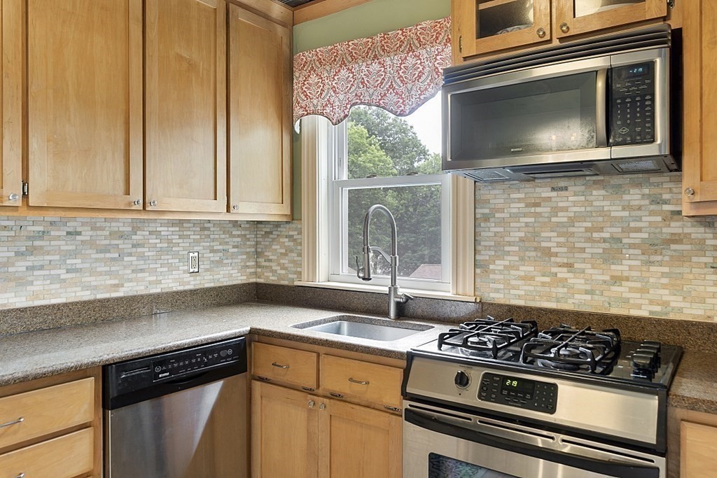 39 Forsberg Street Worcester, MA 01607 - Photo 11 of 34 Gallery Image 11