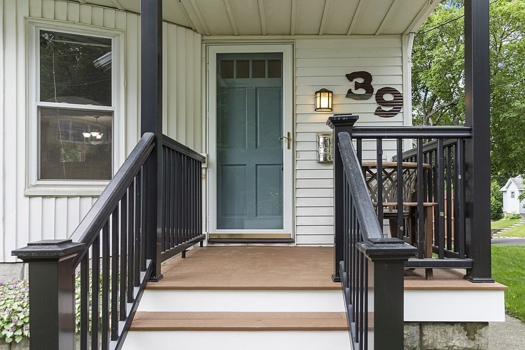 39 Forsberg Street Worcester, MA 01607 - Photo 2 of 34 Gallery Image 2