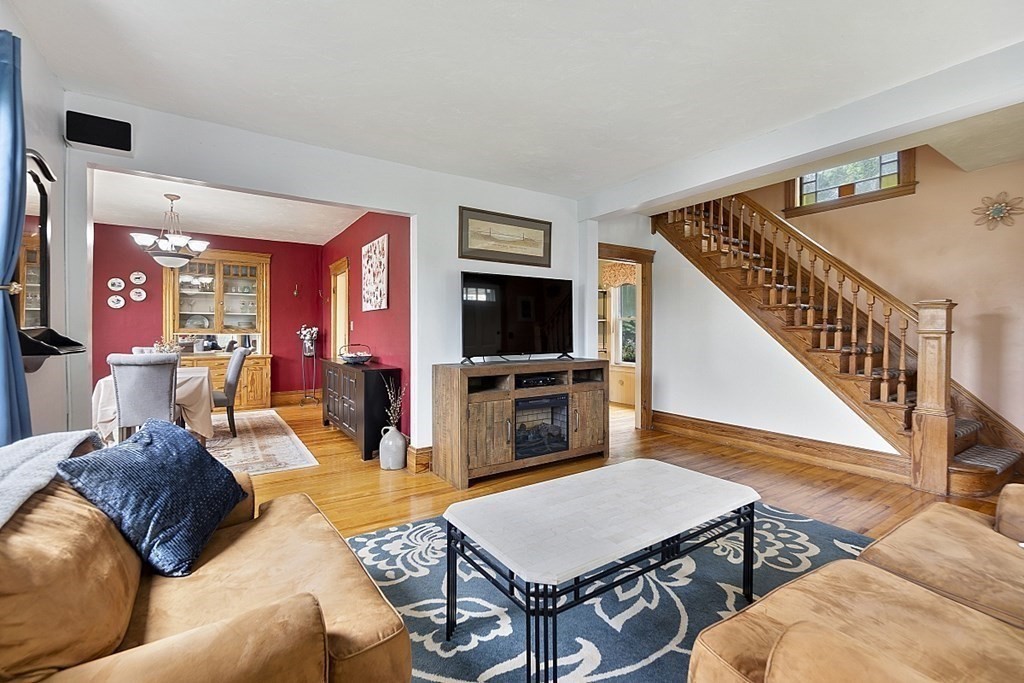39 Forsberg Street Worcester, MA 01607 - Photo 3 of 34 Gallery Image 3