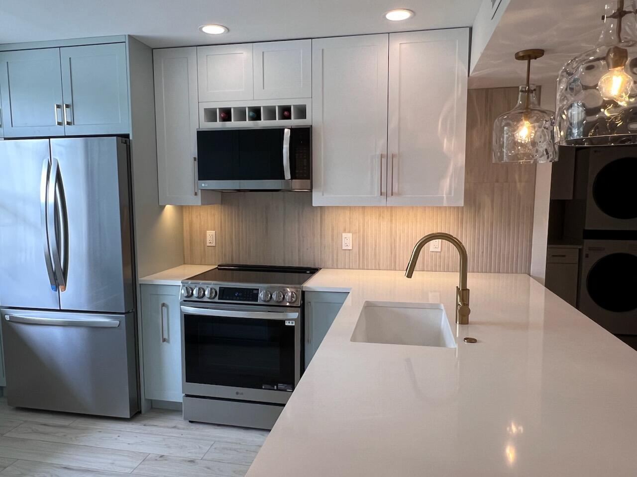 6085 Balboa Circle, Unit 204 Boca Raton, FL 33433 - Photo 10 of 30 204 Kitchen