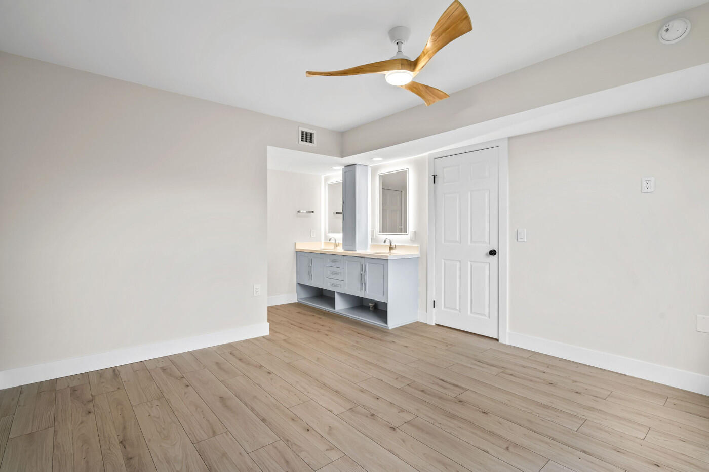 6085 Balboa Circle, Unit 204 Boca Raton, FL 33433 - Photo 15 of 30 Primary Suite