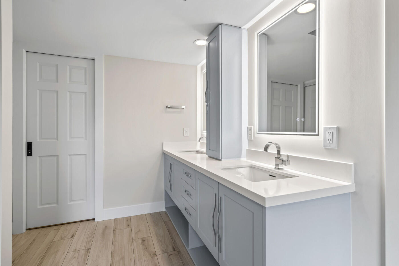 6085 Balboa Circle, Unit 204 Boca Raton, FL 33433 - Photo 17 of 30 Vanity Area