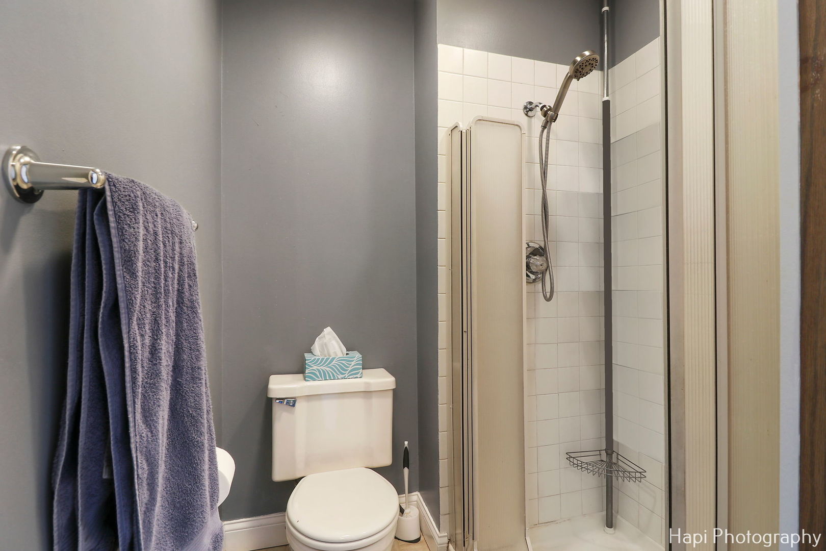 734 Chandler Road Gurnee, IL 60031 - Photo 18 of 26 a bathroom with a toilet and a shower
