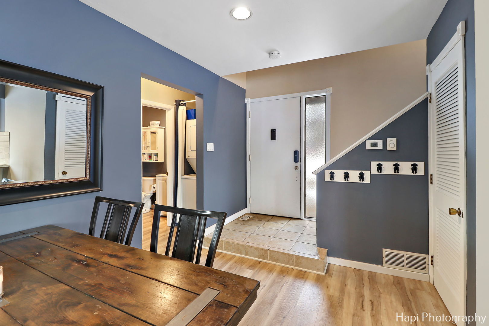 734 Chandler Road Gurnee, IL 60031 - Photo 4 of 26 a view of a interior of the house