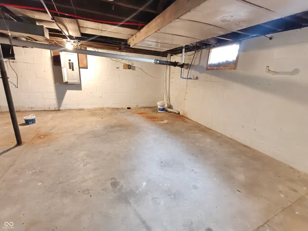 $1,650 | 734 Main Street, Shelbyville, IN 46176