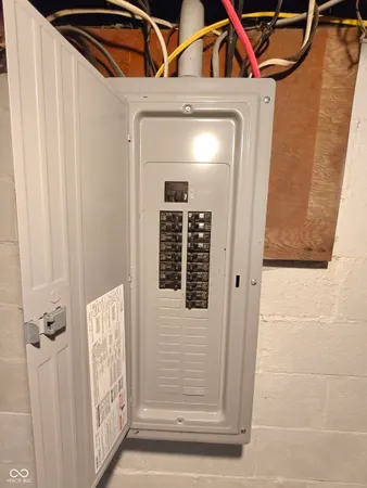 $1,650 | 734 Main Street, Shelbyville, IN 46176