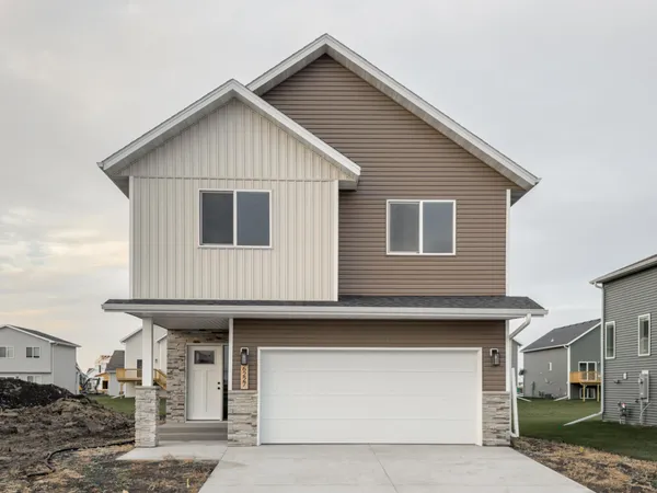 $330,900 | 6227 87th Avenue South, Horace, ND 58047