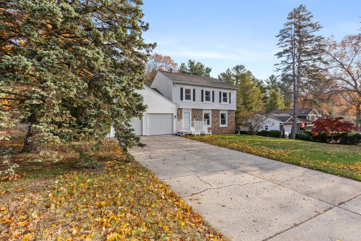 15467 Wisteria Lane Spring Lake, MI 49456 - Photo 2 of 33 15467-Wisteria_002