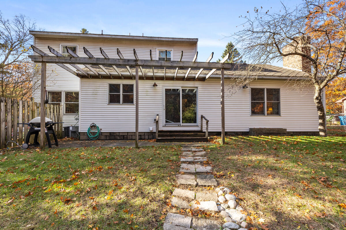 15467 Wisteria Lane Spring Lake, MI 49456 - Photo 26 of 33 15467-Wisteria_026