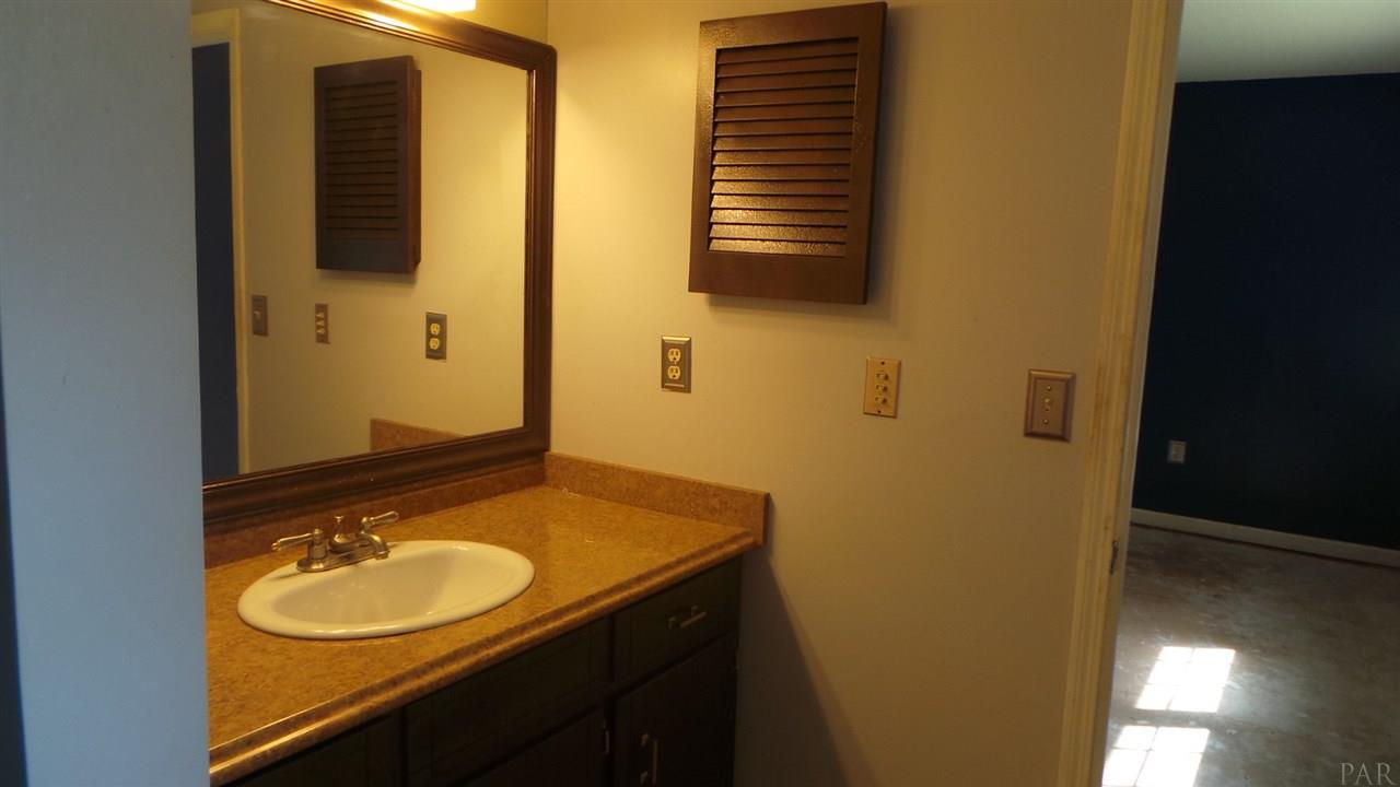 1229 West 10 Mile Road Cantonment, FL 32533 - Photo 12 of 27 Gallery Image 12