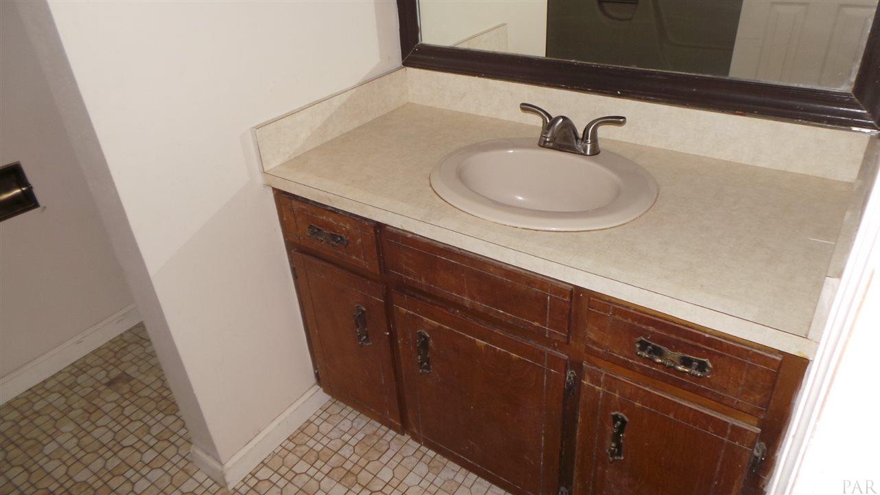 1229 West 10 Mile Road Cantonment, FL 32533 - Photo 16 of 27 Gallery Image 16