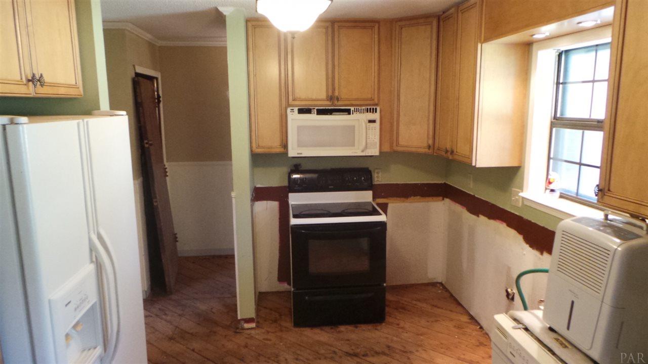 1229 West 10 Mile Road Cantonment, FL 32533 - Photo 7 of 27 Gallery Image 7