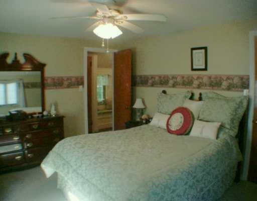 334 Rockhill Road Pittsburgh, PA 15243 - Photo 3 of 8