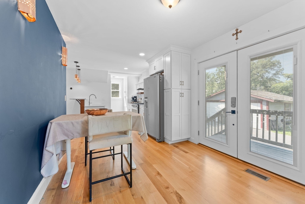 342 Franklin Street, Unit ST Framingham, MA 01702 - Photo 14 of 39 a very nice looking room with a large window