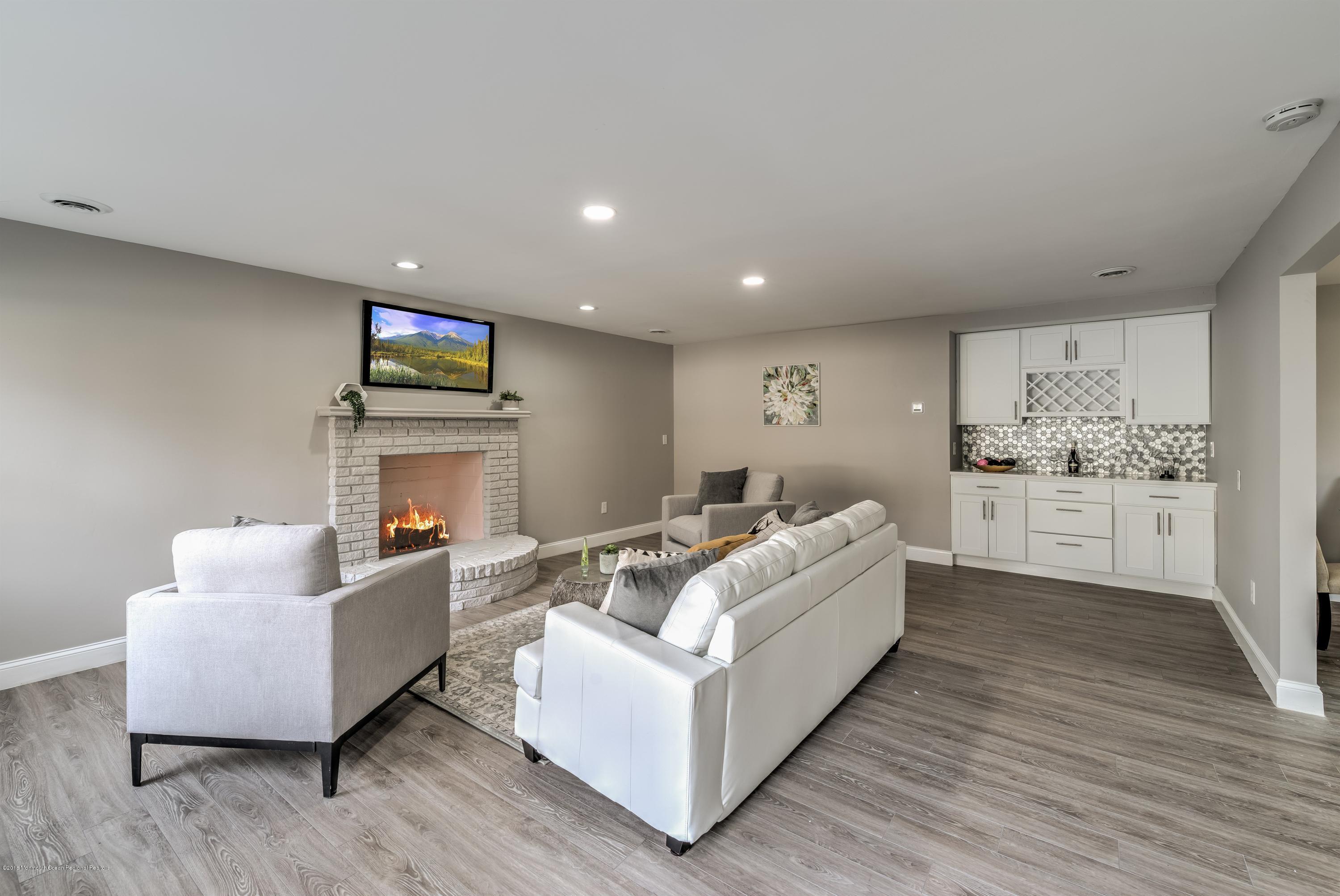 65 Sloop Creek Road Bayville, NJ 08721 - Photo 5 of 29 005_LIVING ROOM