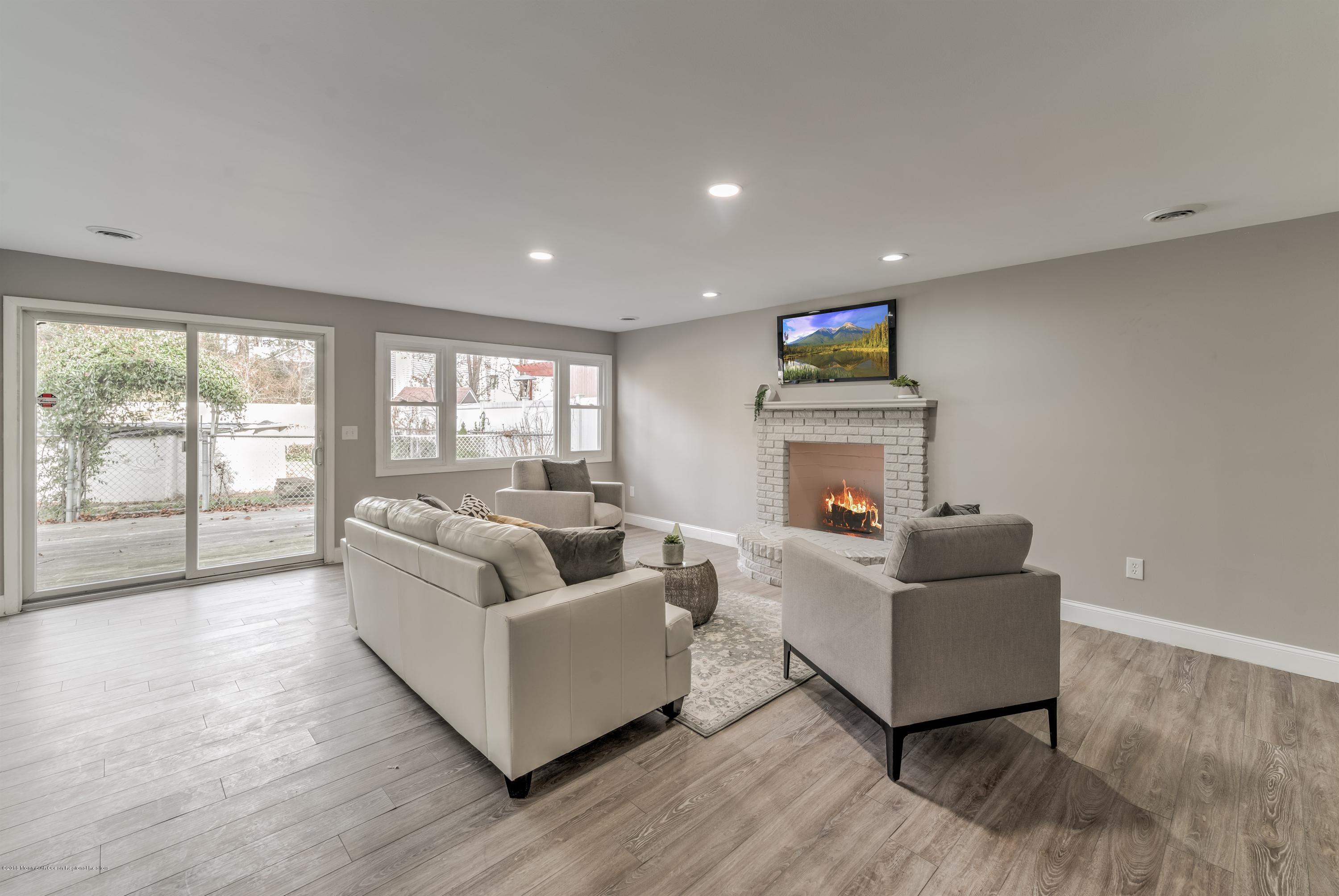 65 Sloop Creek Road Bayville, NJ 08721 - Photo 9 of 29 009_LIVING ROOM