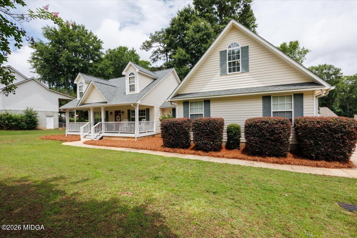 557 Aarons Circle Gray, GA 31032 - Photo 3 of 36 a view of a house with a yard and sitting area