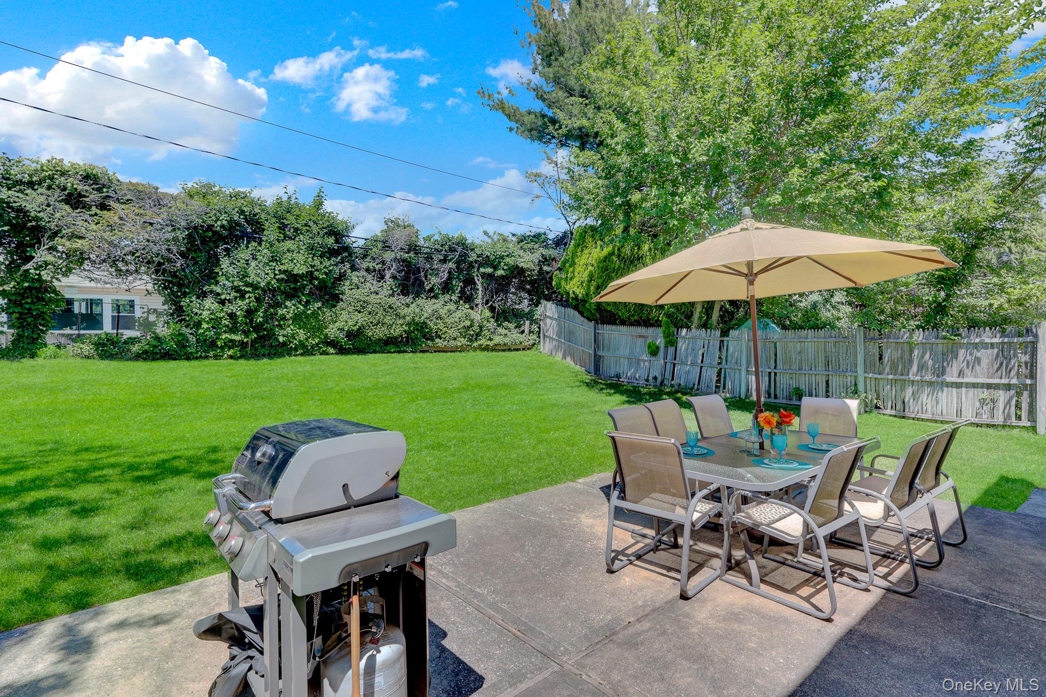 33 Brook Path Plainview, NY 11803 - Photo 18 of 22