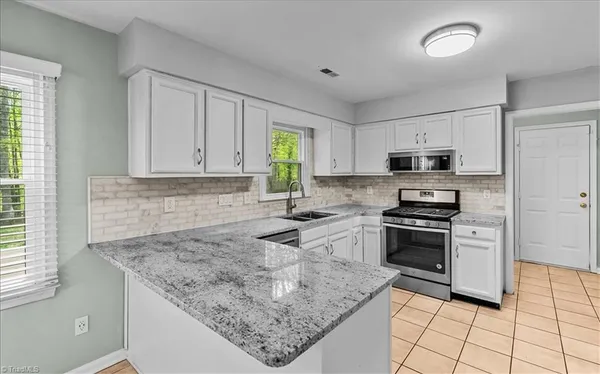 $1,995 | 6314 River Hills Drive, Greensboro, NC 27410