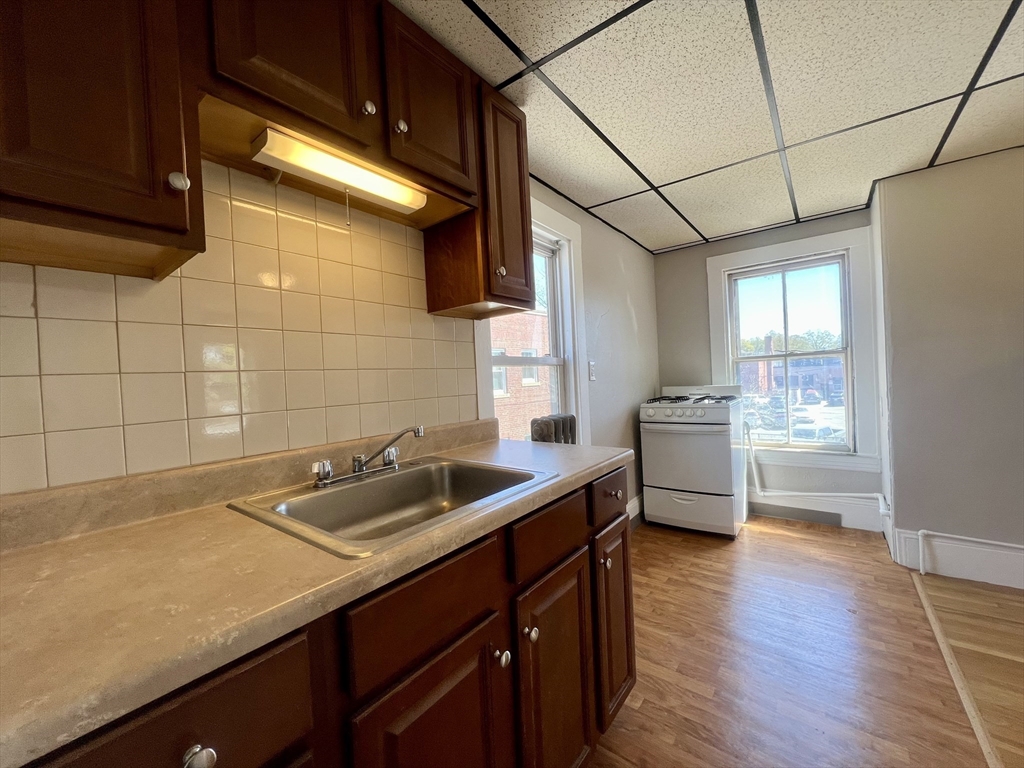17 Sanborn Street, Unit D Reading, MA 01867 - Photo 2 of 10