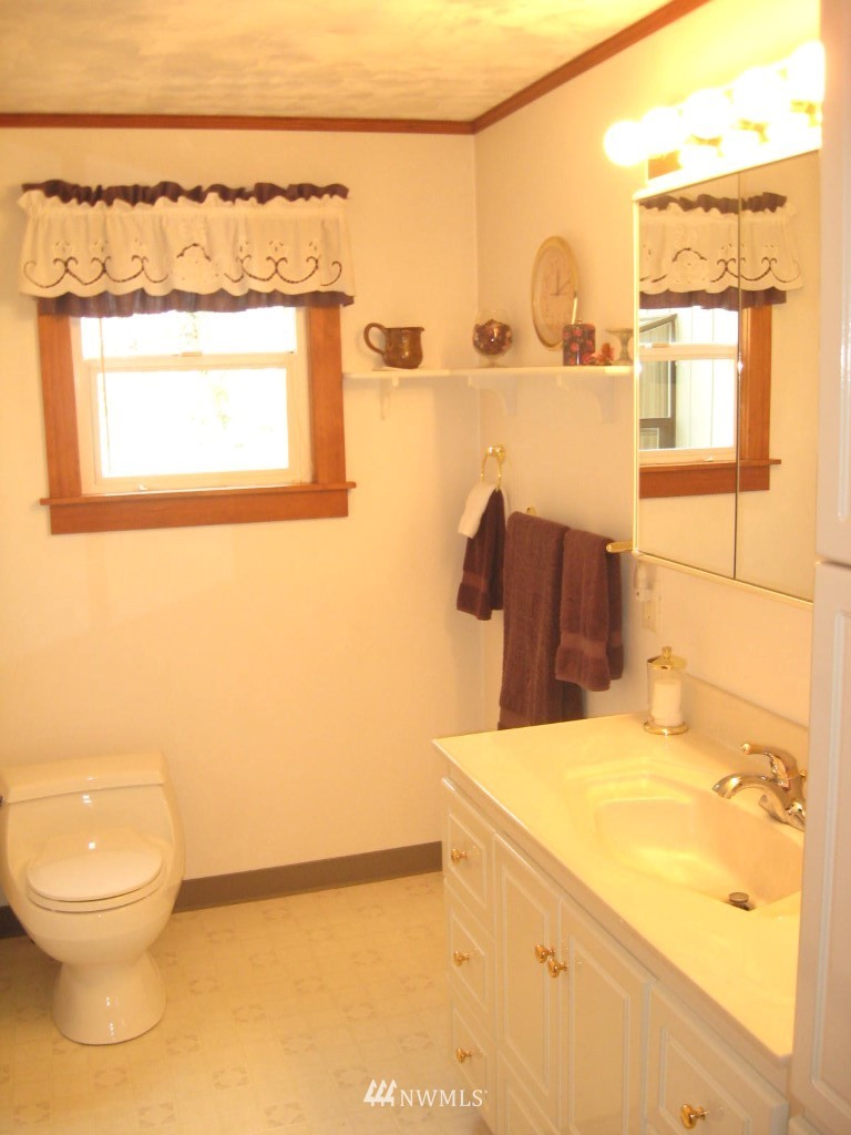 233 Southeast Cowlitz Street Winlock, WA 98596 - Photo 6 of 21 Gallery Image 6
