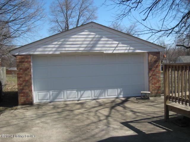 4631 Dohn Road Louisville, KY 40216 - Photo 13 of 17 Block garage with brick front